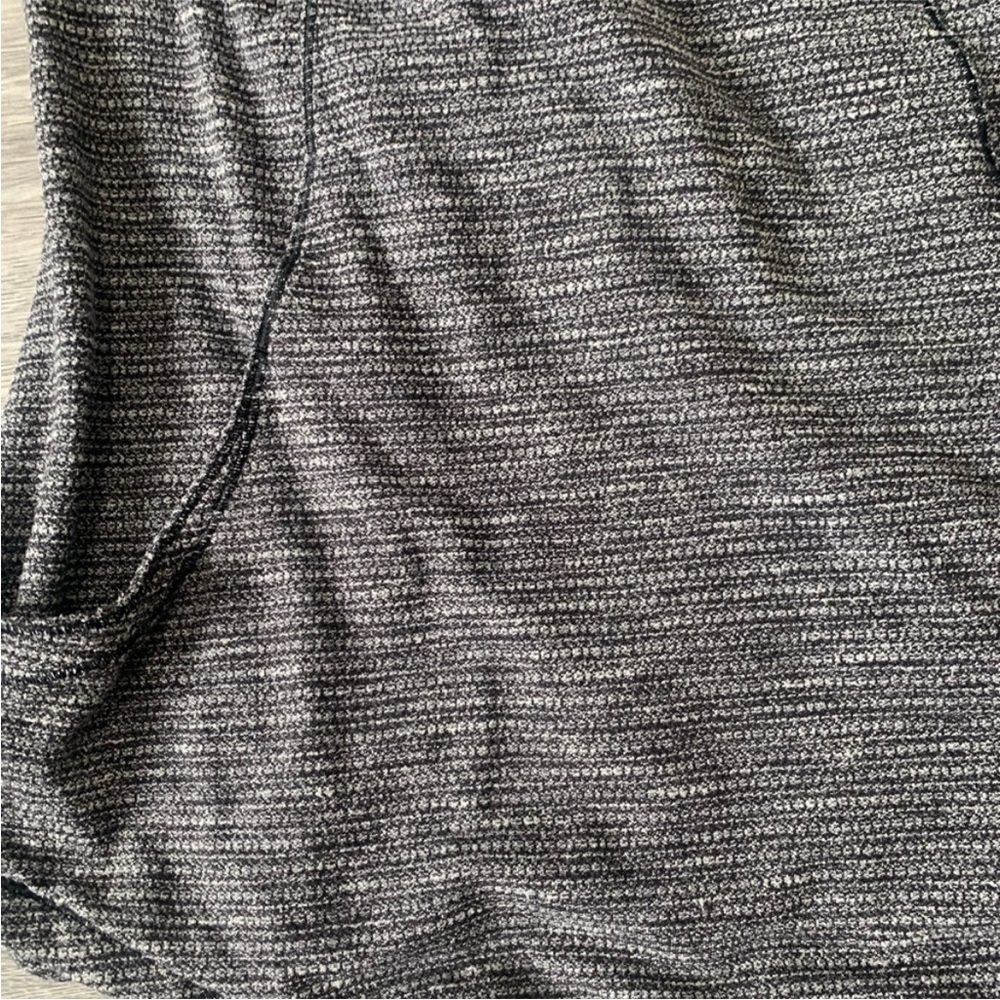 Lululemon Half Zip 🩶🖤🤍 - Picture 9 of 16